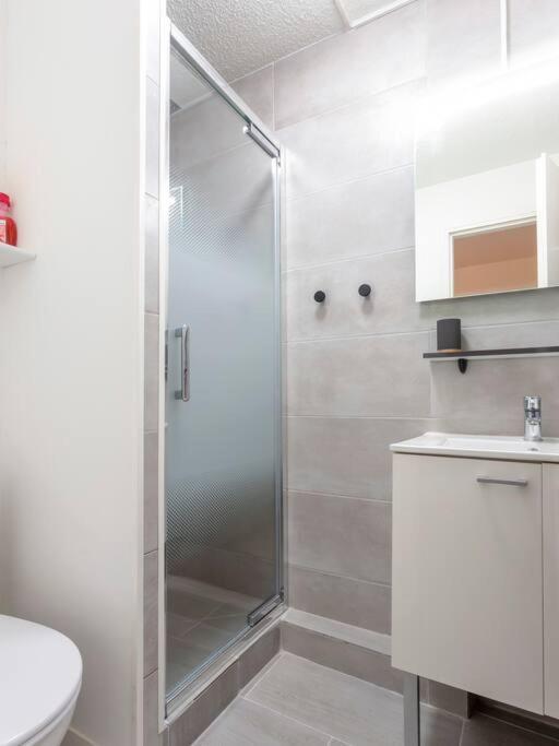 Appartement Chez Sebastien - Paisible Au Bord D'un Avec Parking La Grande Motte